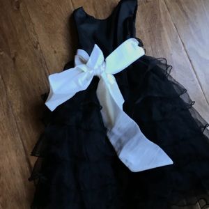 Little girl Nordstrom dresses 4t-5t Great Condtn!